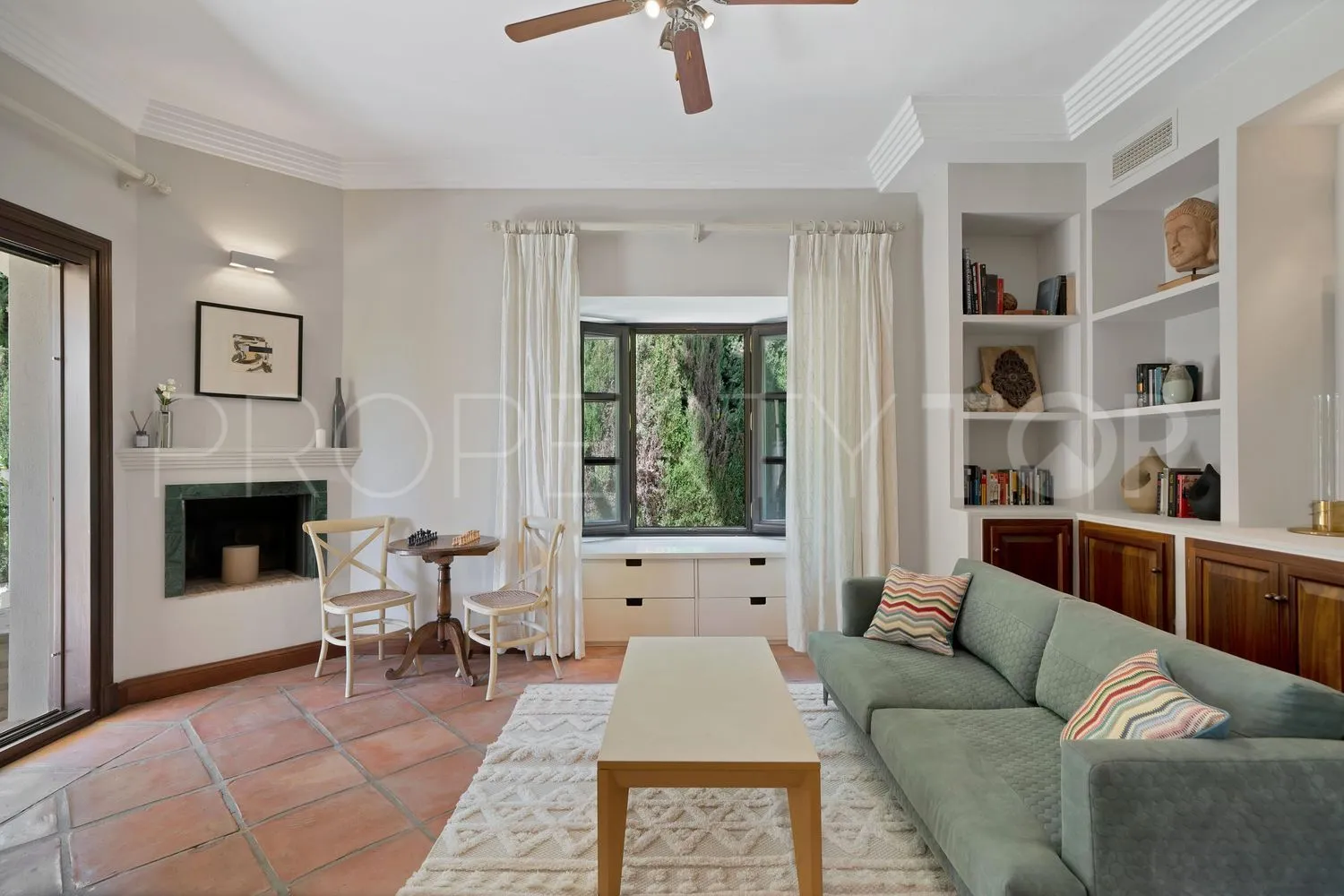 Casa en venta en Las Lomas del Marbella Club con 5 dormitorios