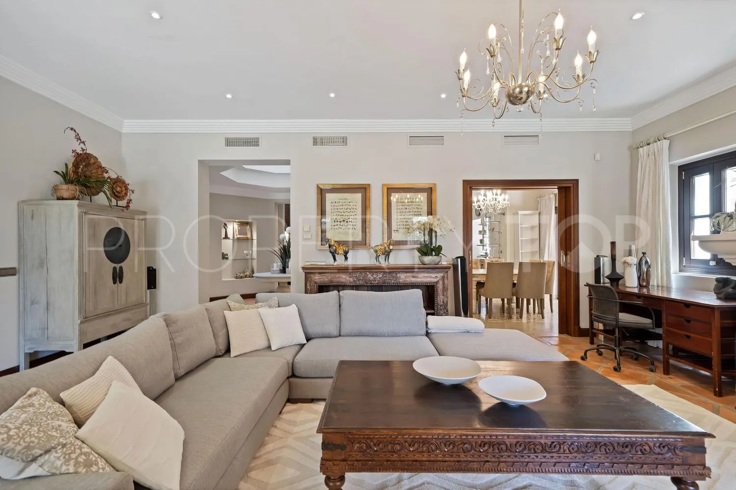 Casa en venta en Las Lomas del Marbella Club con 5 dormitorios