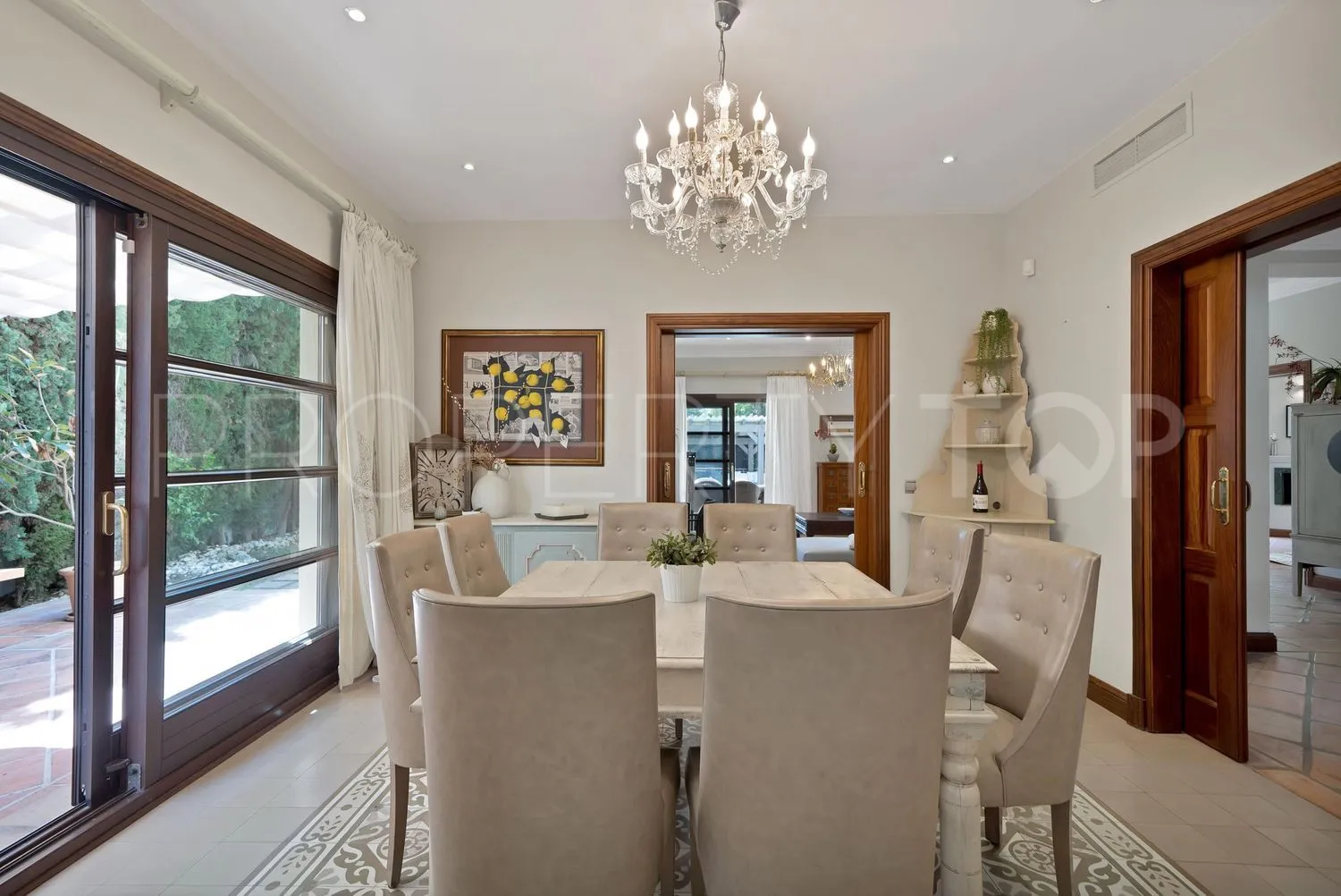 Casa en venta en Las Lomas del Marbella Club con 5 dormitorios