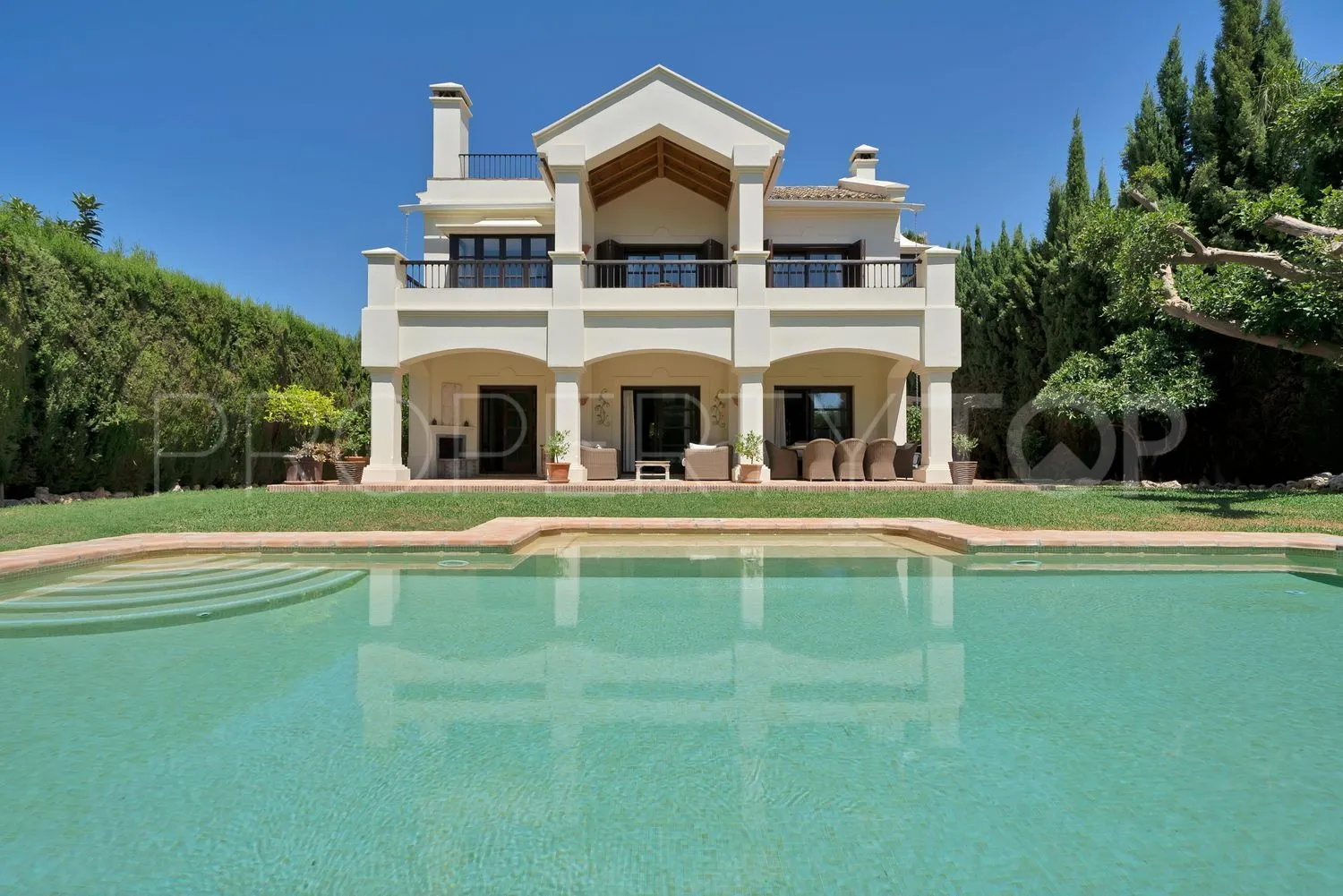 Casa en venta en Las Lomas del Marbella Club con 5 dormitorios
