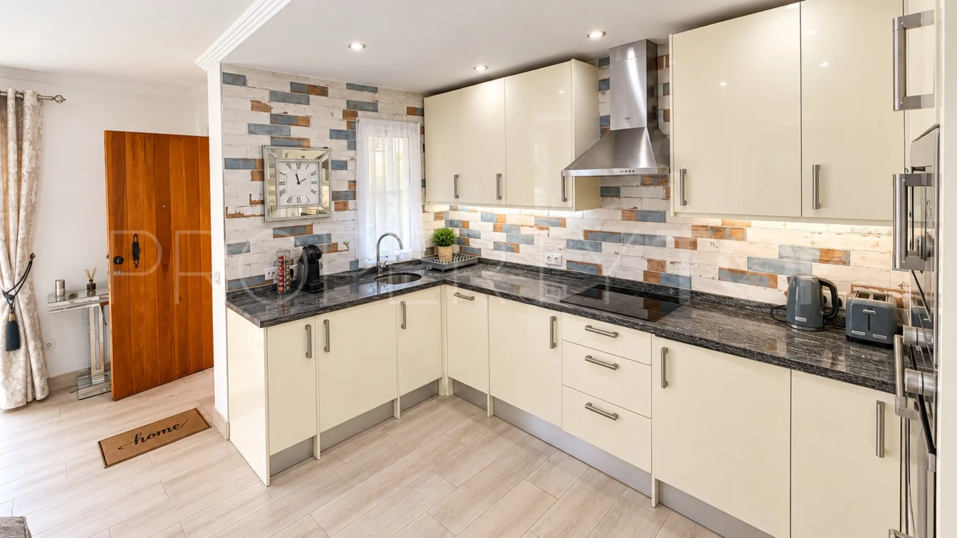 For sale Los Pinos de Aloha ground floor apartment