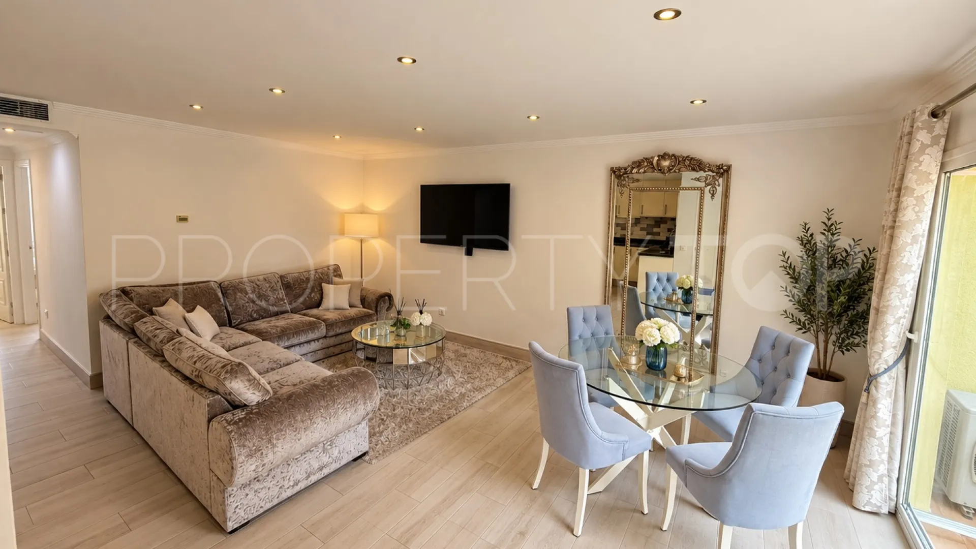 For sale Los Pinos de Aloha ground floor apartment