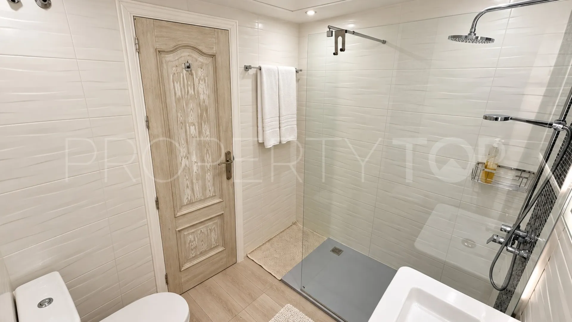 For sale Los Pinos de Aloha ground floor apartment