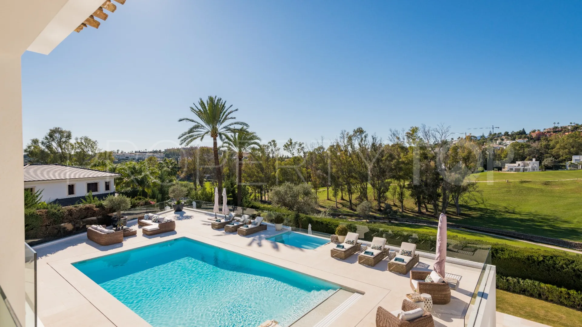 Villa for sale in Los Naranjos Golf with 7 bedrooms