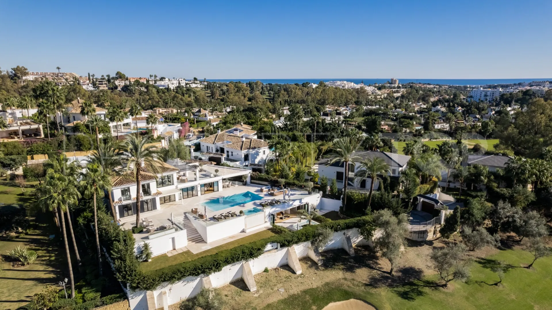 Villa for sale in Los Naranjos Golf with 7 bedrooms