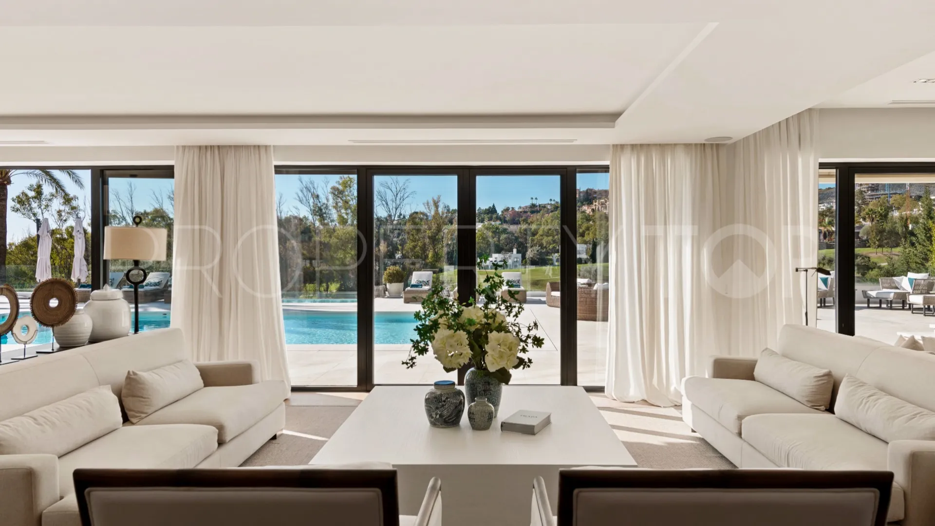 Villa for sale in Los Naranjos Golf with 7 bedrooms