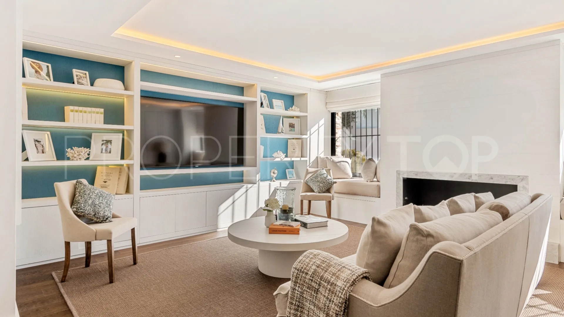 Villa for sale in Los Naranjos Golf with 7 bedrooms