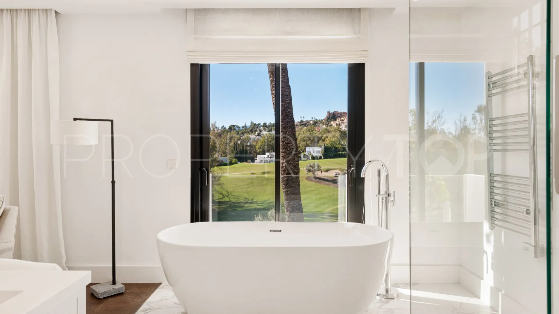 Villa for sale in Los Naranjos Golf with 7 bedrooms