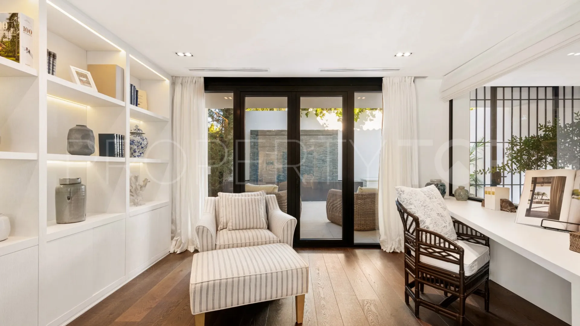 Villa for sale in Los Naranjos Golf with 7 bedrooms