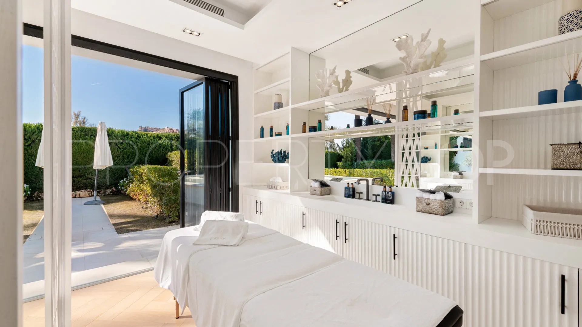 Villa for sale in Los Naranjos Golf with 7 bedrooms