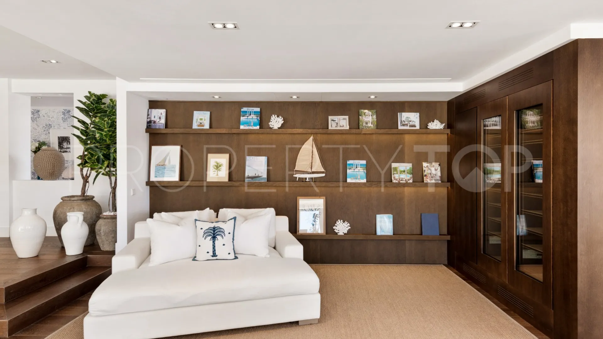 Villa for sale in Los Naranjos Golf with 7 bedrooms