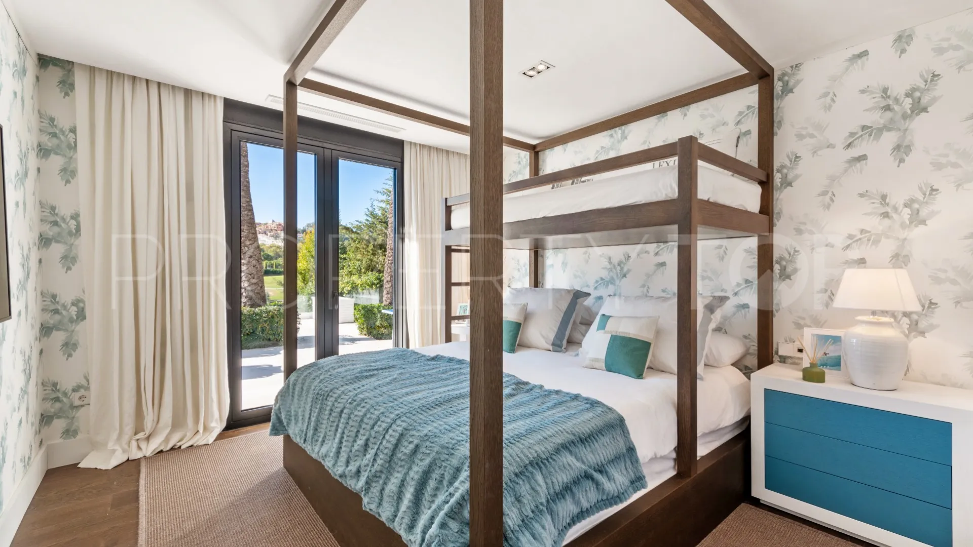 Villa for sale in Los Naranjos Golf with 7 bedrooms