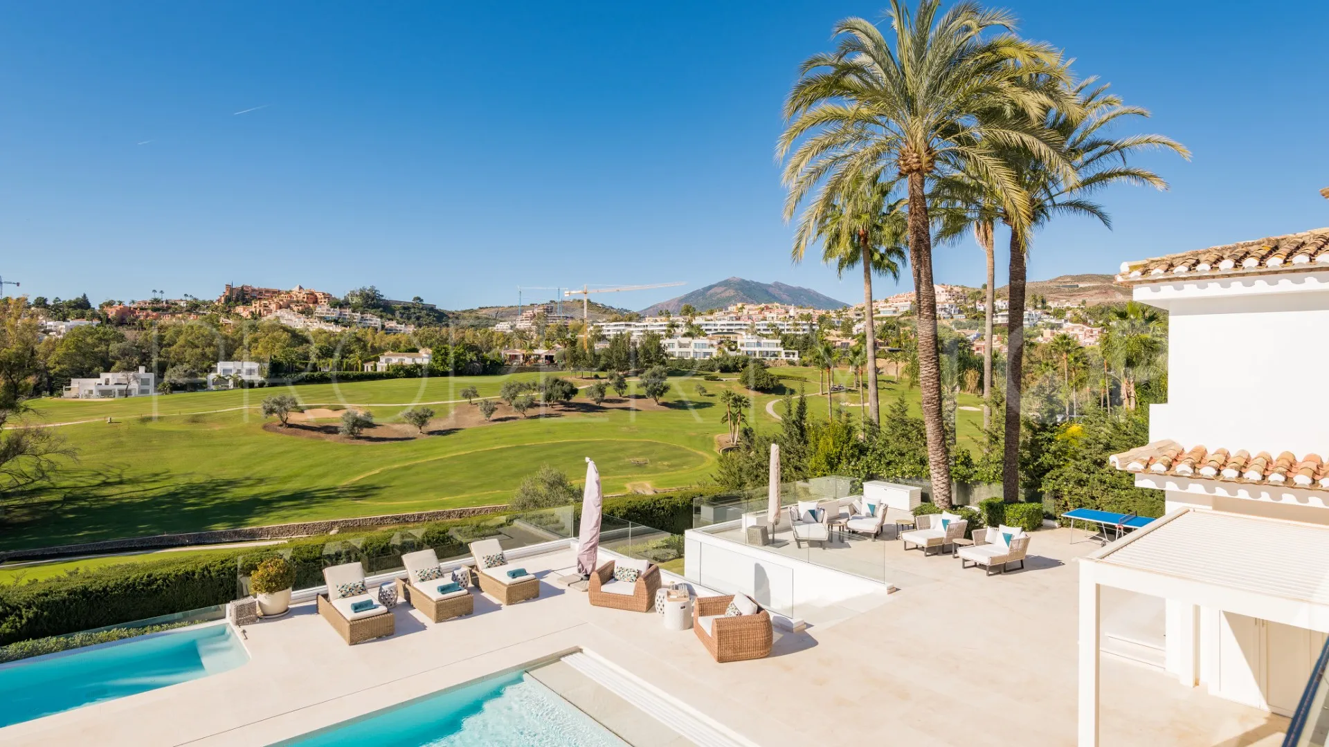 Villa for sale in Los Naranjos Golf with 7 bedrooms