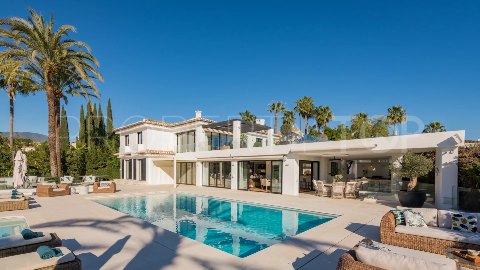 Villa for sale in Los Naranjos Golf with 7 bedrooms