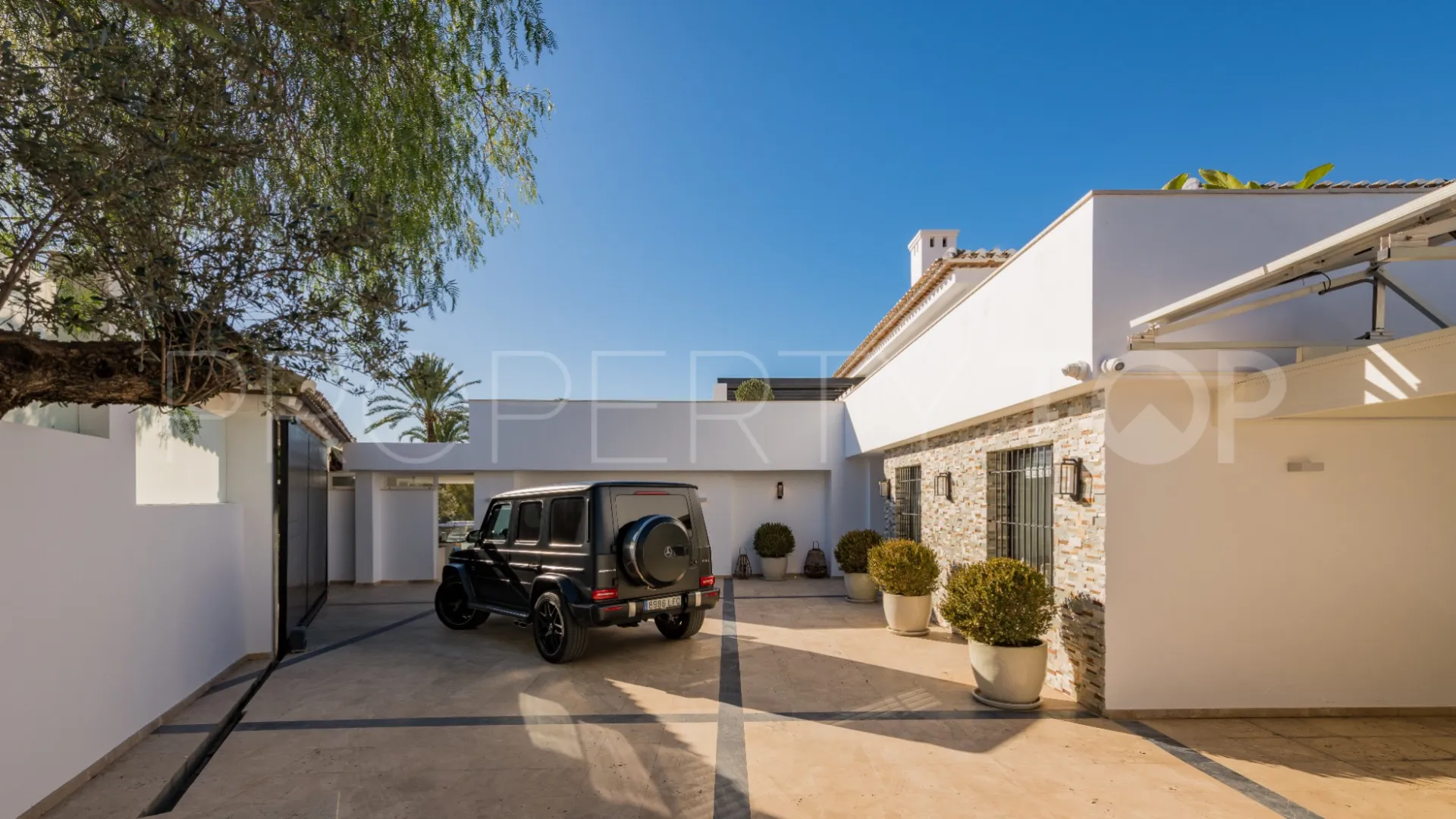 Villa for sale in Los Naranjos Golf with 7 bedrooms