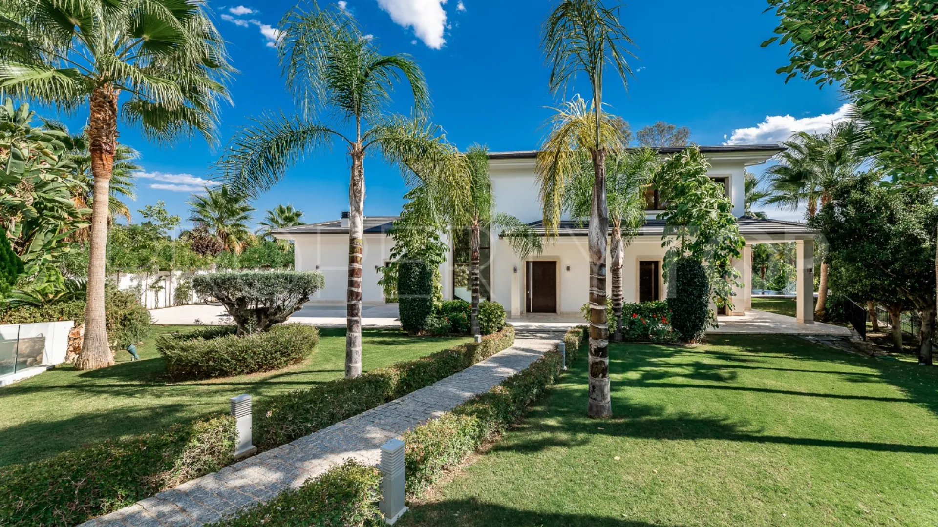 For sale Los Naranjos de Marbella villa with 5 bedrooms