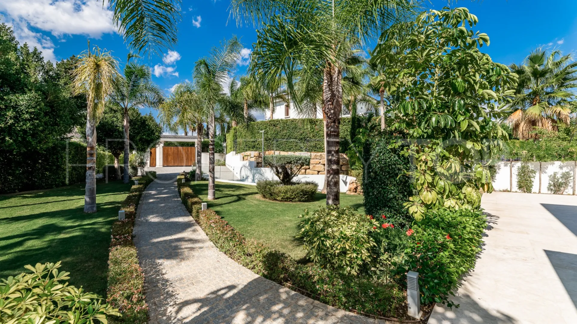 For sale Los Naranjos de Marbella villa with 5 bedrooms
