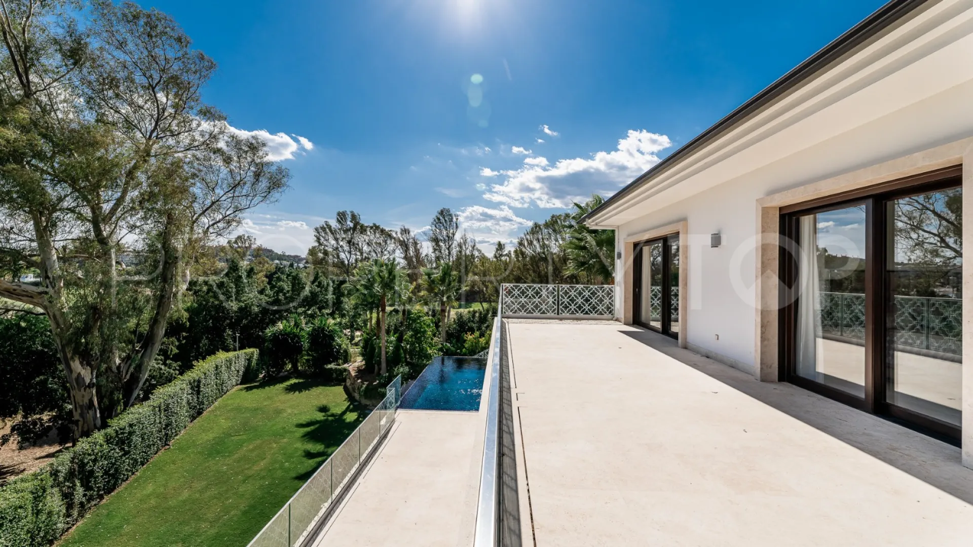 For sale Los Naranjos de Marbella villa with 5 bedrooms