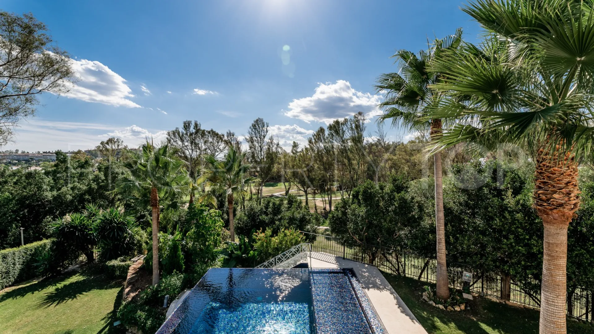 For sale Los Naranjos de Marbella villa with 5 bedrooms