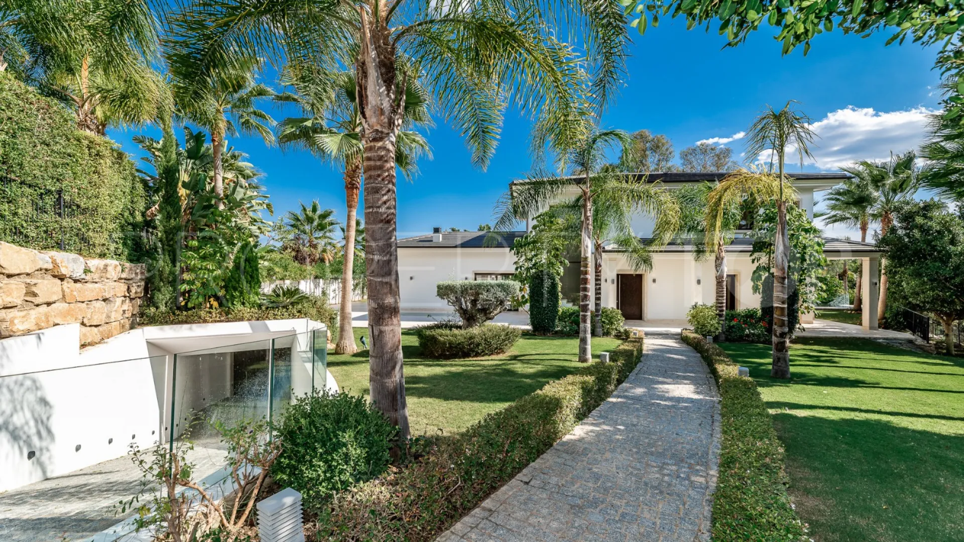 For sale Los Naranjos de Marbella villa with 5 bedrooms
