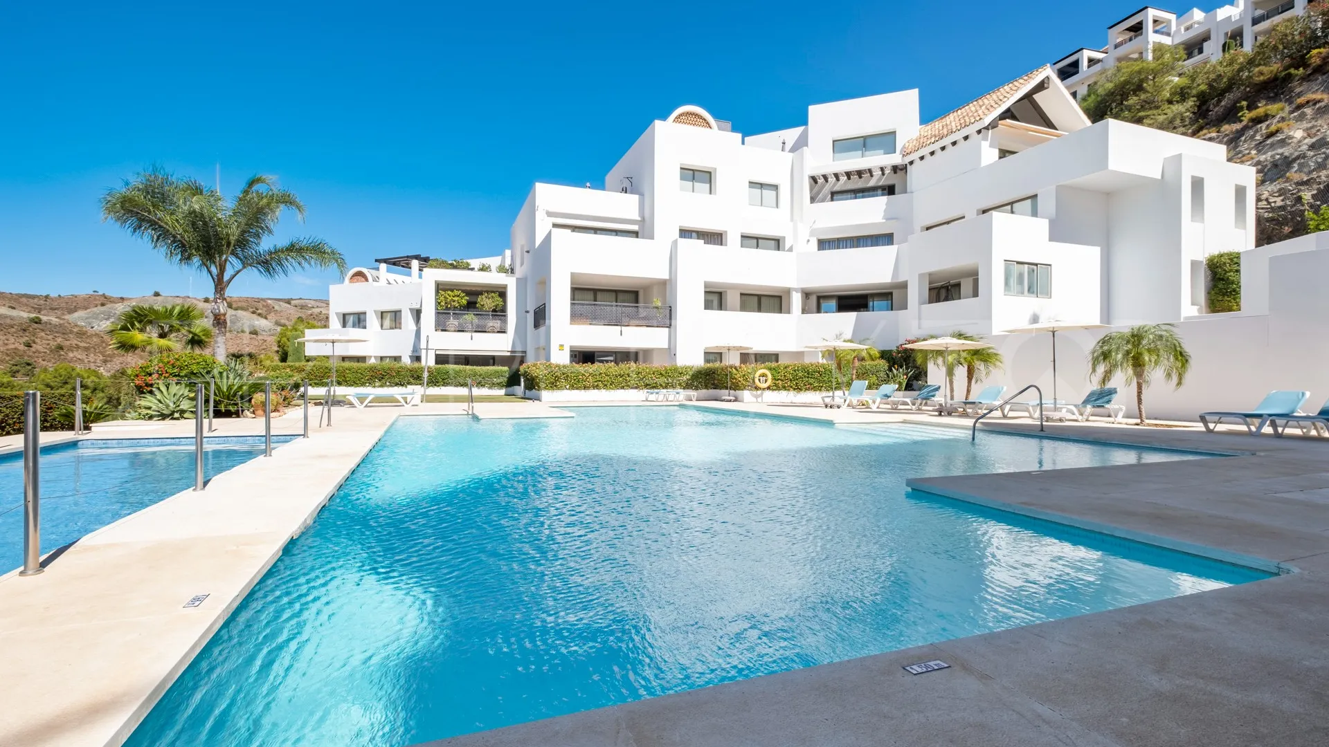 Buy 3 bedrooms duplex penthouse in Los Flamingos Golf