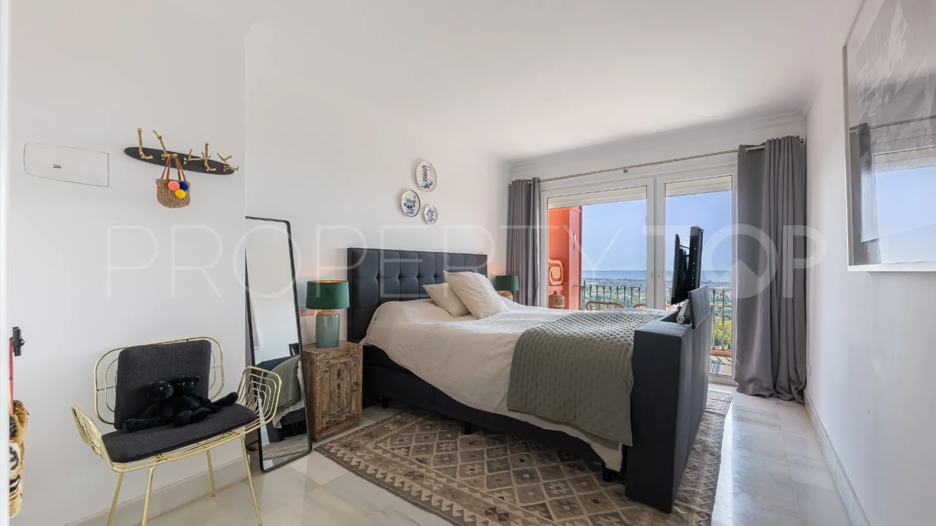 Duplex with 4 bedrooms for sale in Monte Halcones