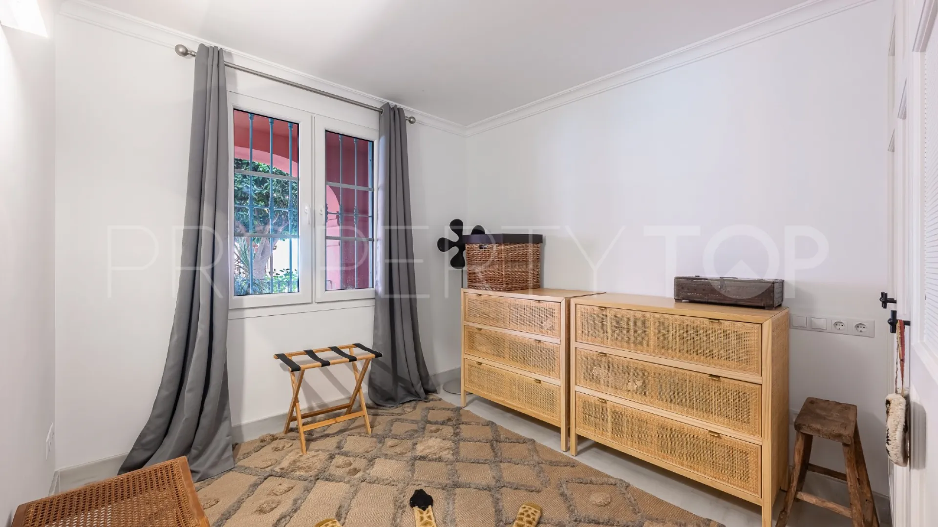 Duplex with 4 bedrooms for sale in Monte Halcones