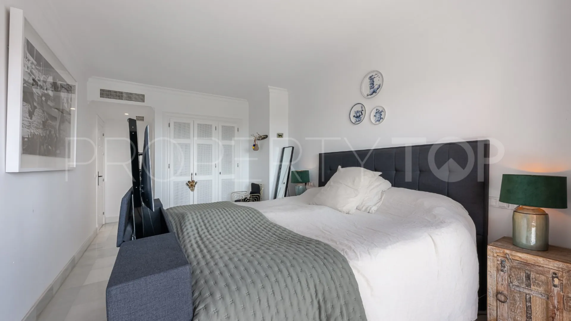 Duplex with 4 bedrooms for sale in Monte Halcones