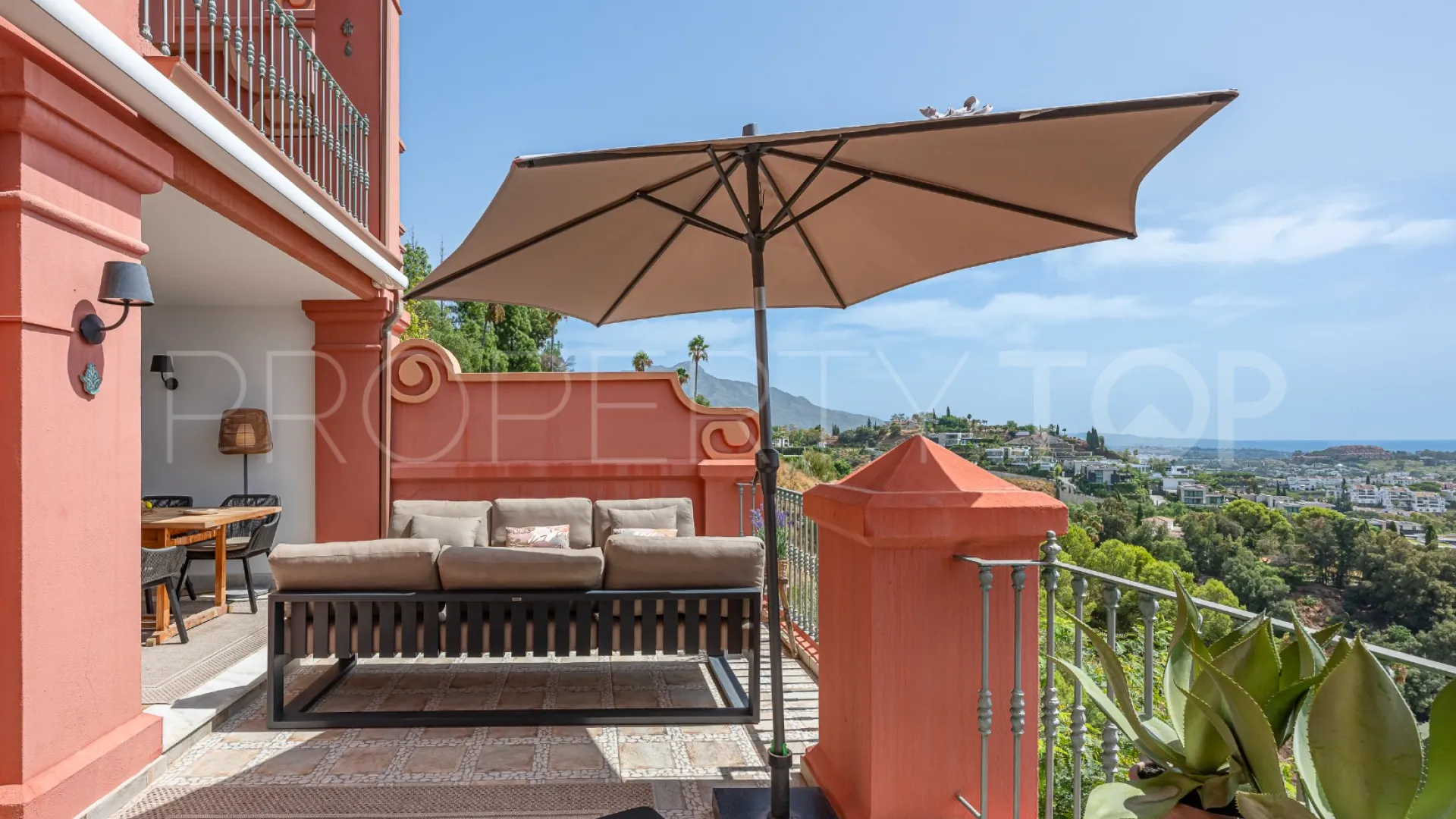 Duplex with 4 bedrooms for sale in Monte Halcones