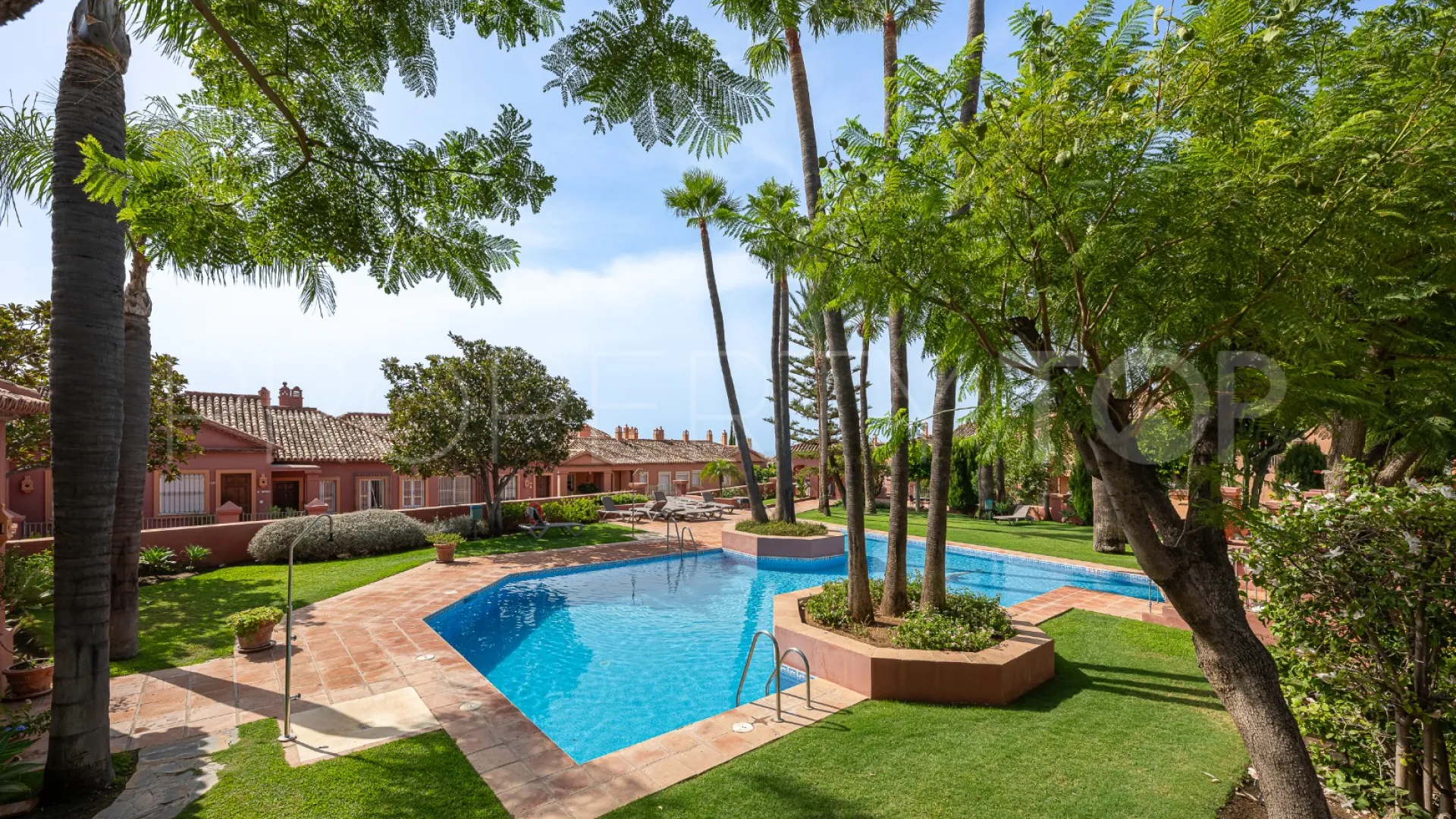 Duplex with 4 bedrooms for sale in Monte Halcones