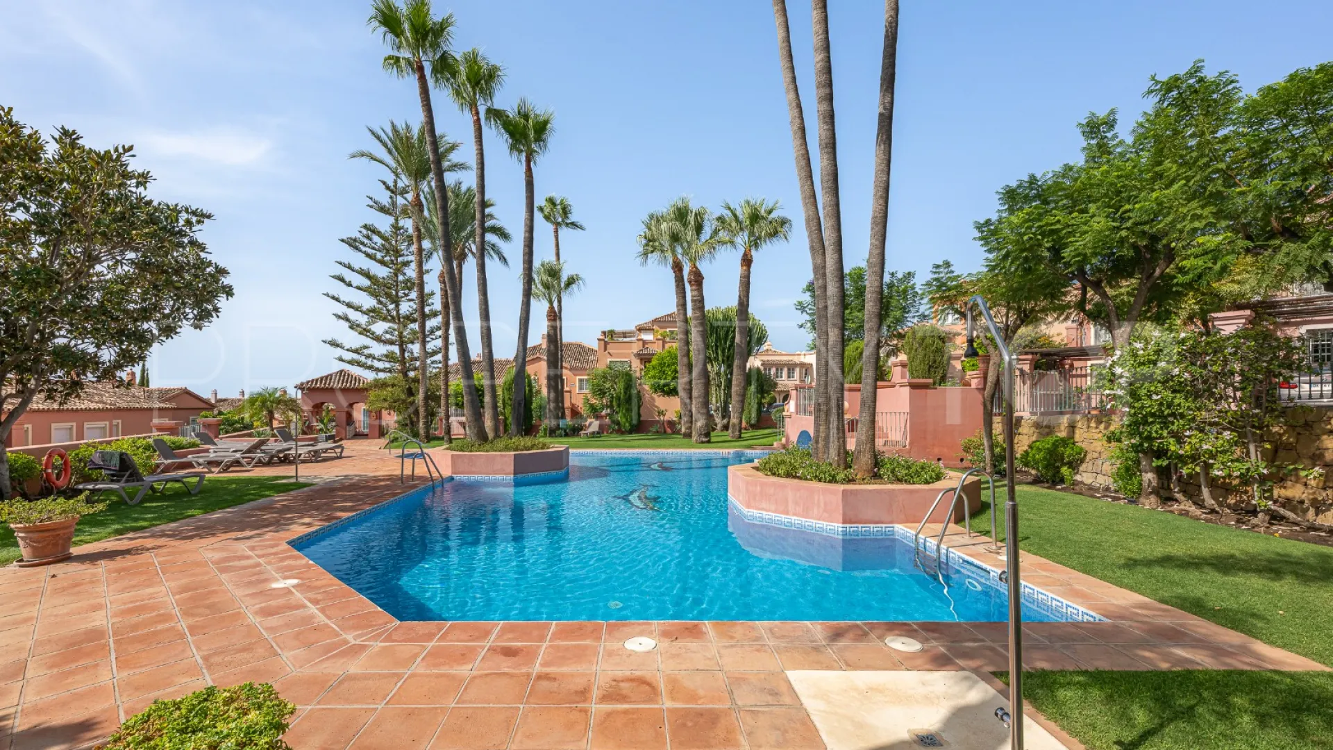 Duplex with 4 bedrooms for sale in Monte Halcones