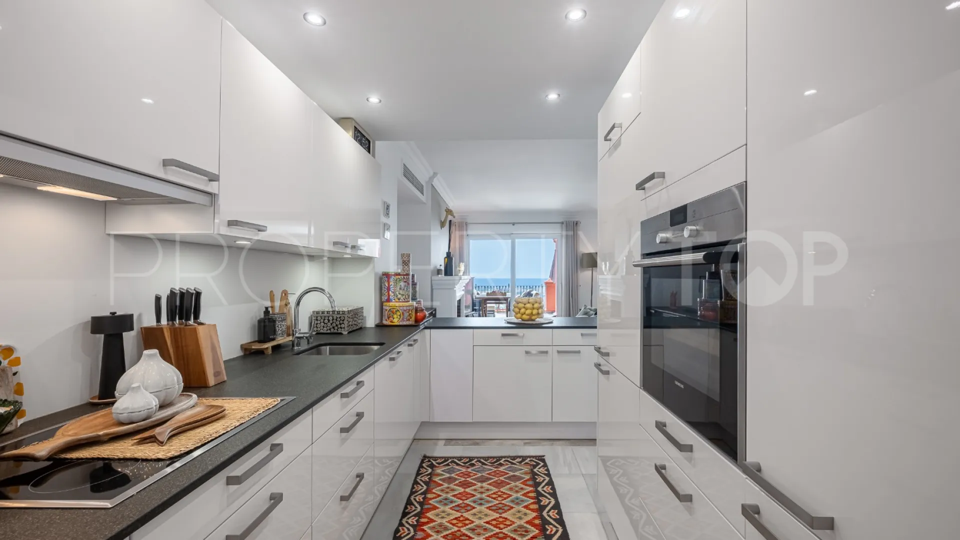 Duplex with 4 bedrooms for sale in Monte Halcones
