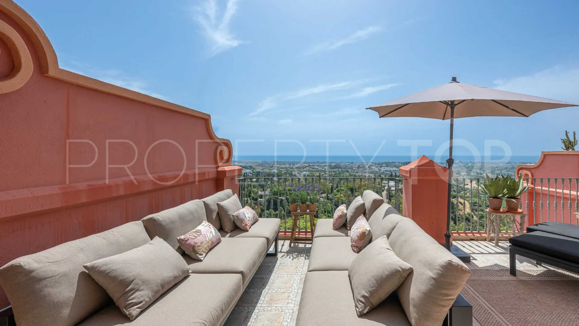 Duplex with 4 bedrooms for sale in Monte Halcones