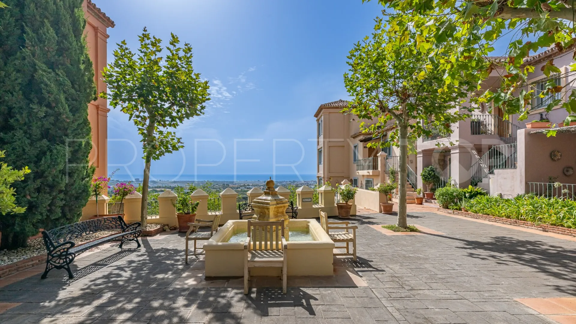 Duplex with 4 bedrooms for sale in Monte Halcones