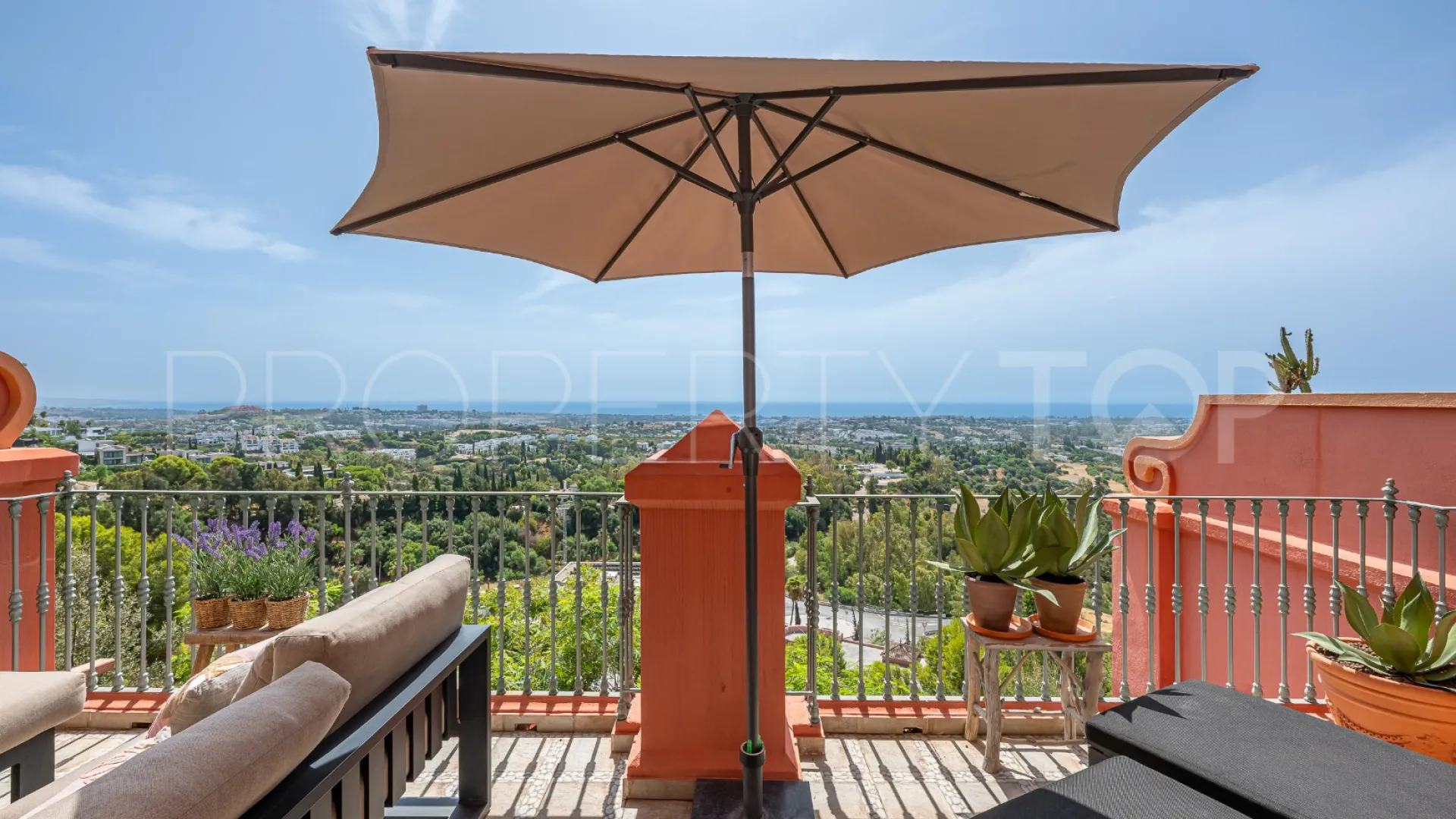 Duplex with 4 bedrooms for sale in Monte Halcones