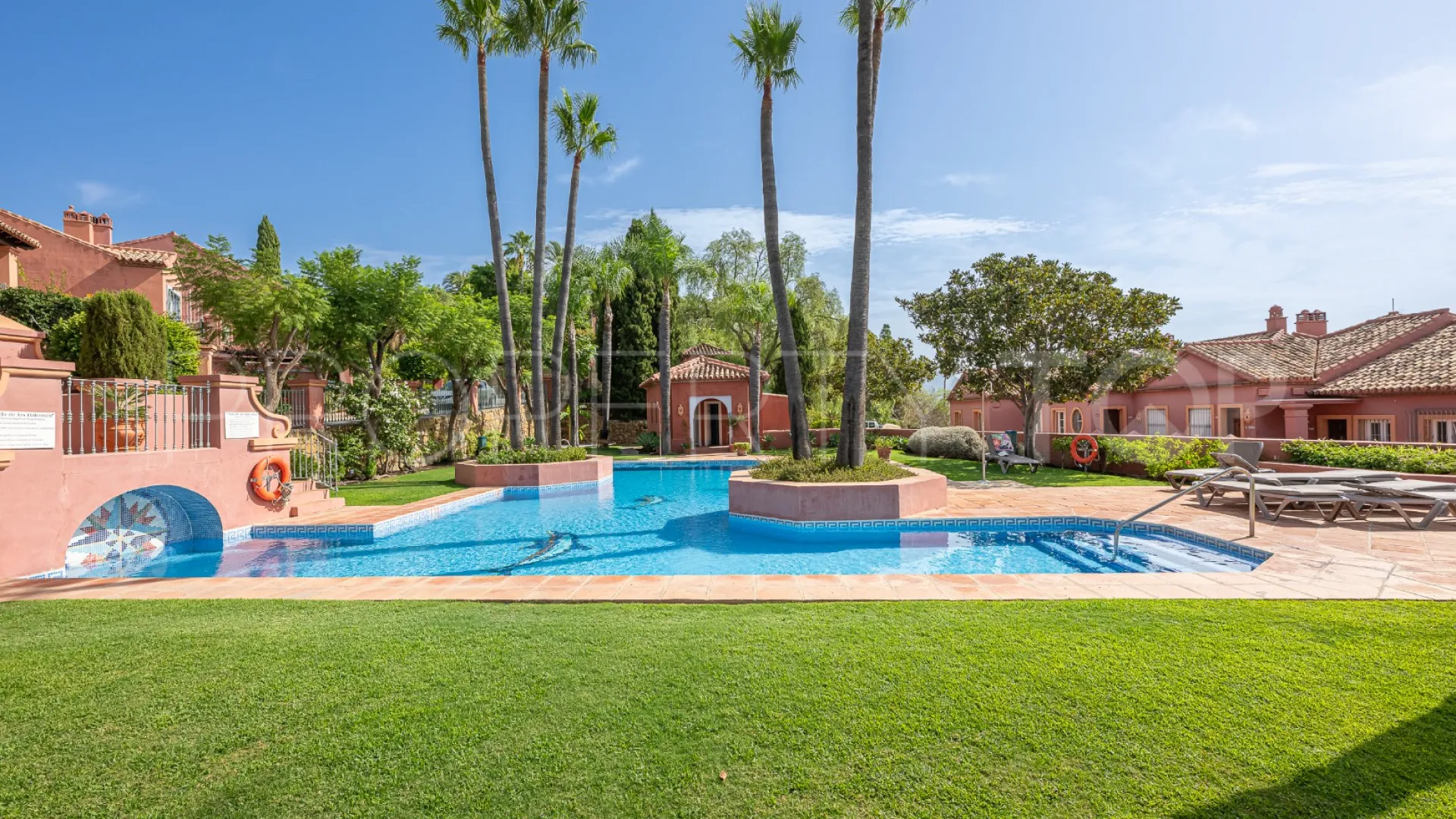Duplex with 4 bedrooms for sale in Monte Halcones