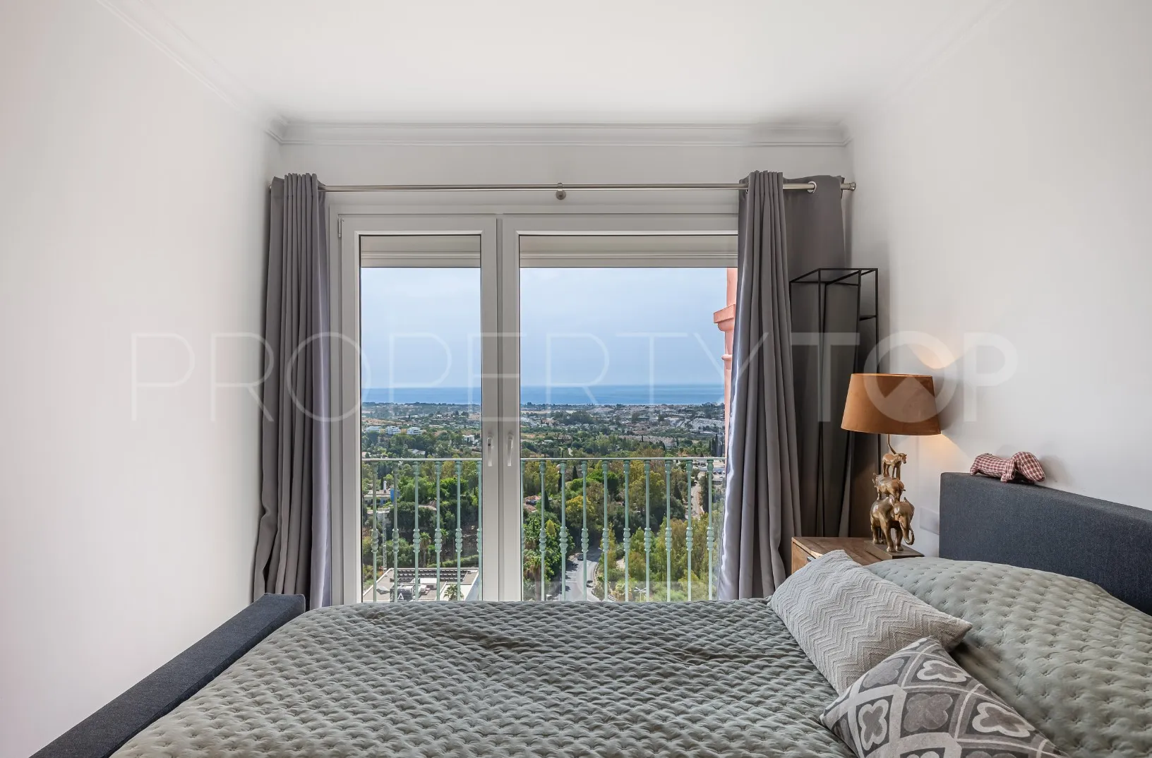 Duplex with 4 bedrooms for sale in Monte Halcones