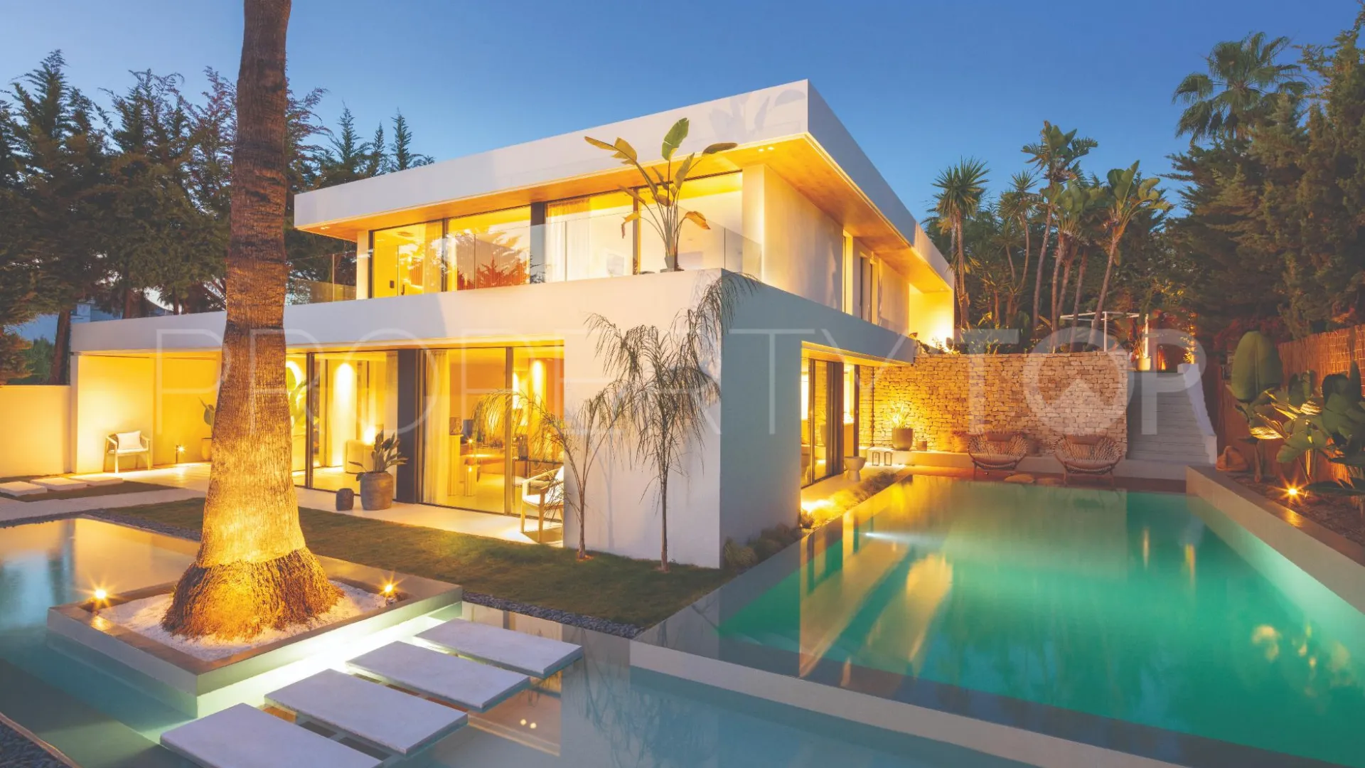 Villa a la venta de 4 dormitorios en Nueva Andalucia