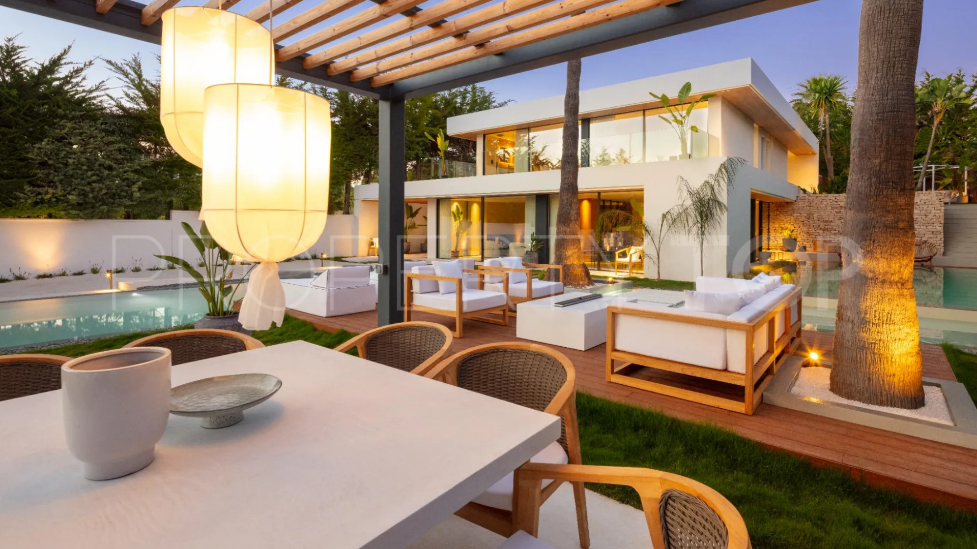 Villa a la venta de 4 dormitorios en Nueva Andalucia