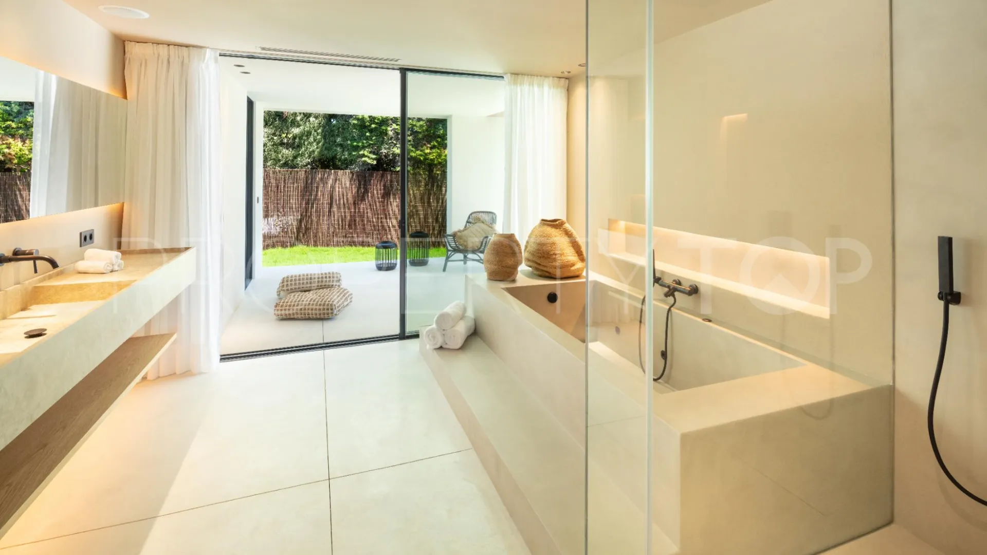 Villa a la venta de 4 dormitorios en Nueva Andalucia