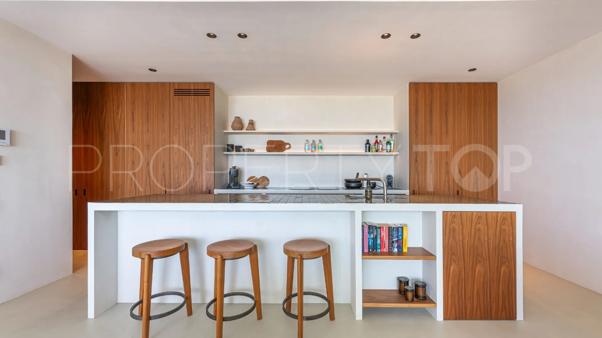 Byu Hills 3 bedrooms apartment for sale