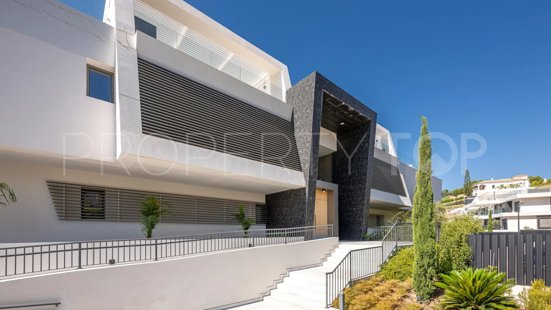 Byu Hills 3 bedrooms apartment for sale