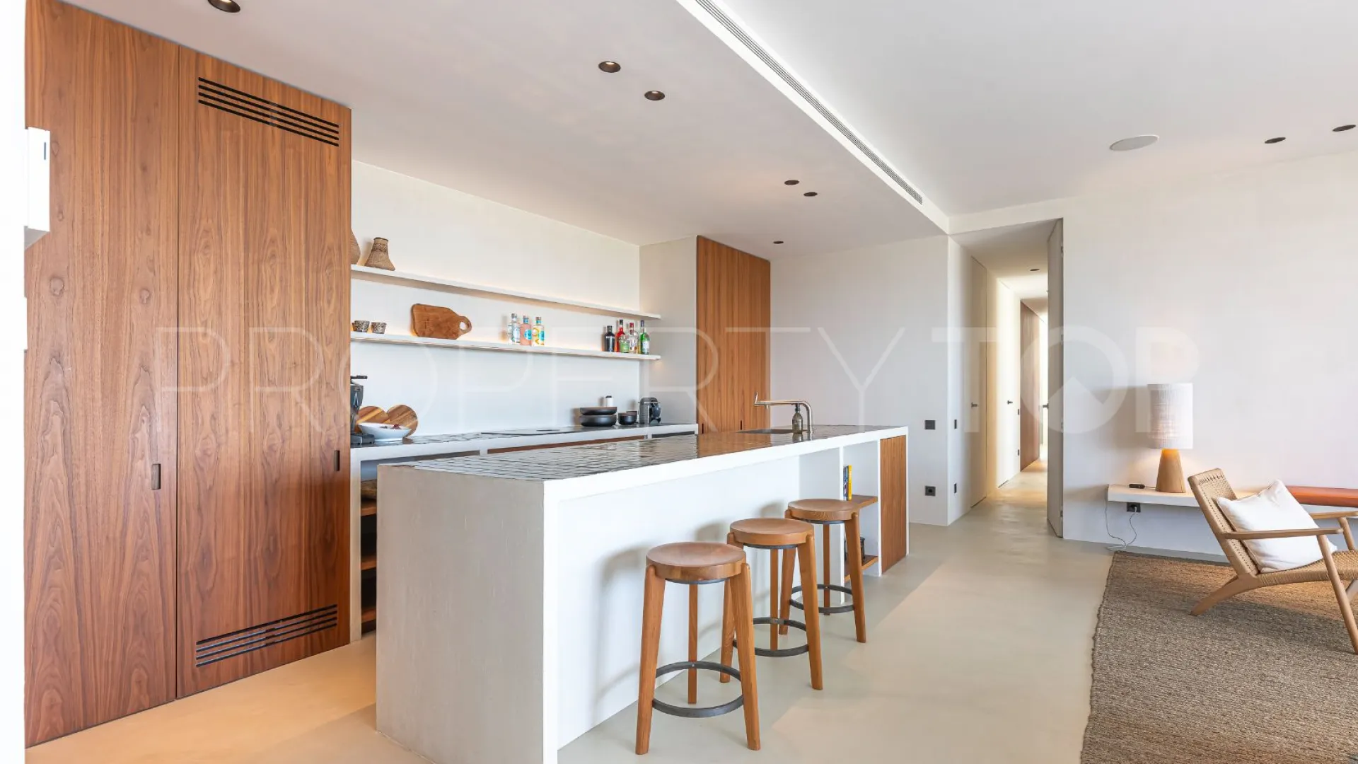 Byu Hills 3 bedrooms apartment for sale