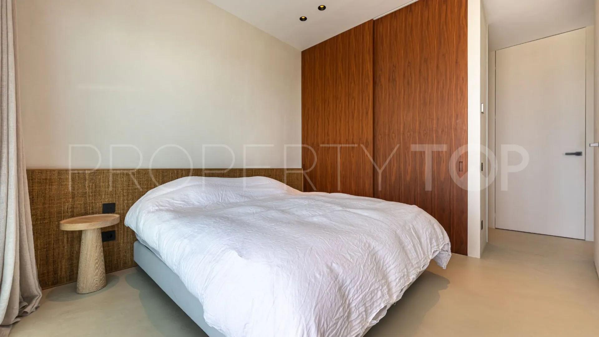 Byu Hills 3 bedrooms apartment for sale