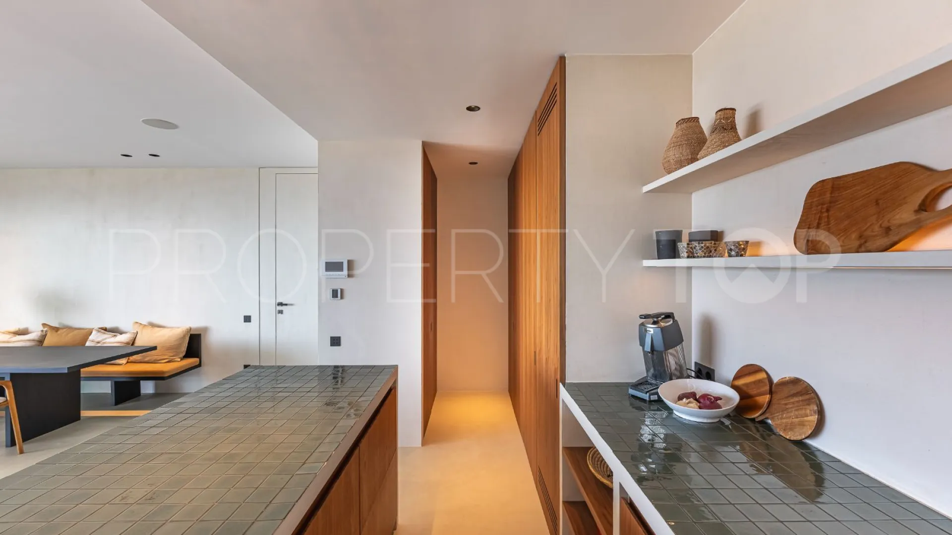 Byu Hills 3 bedrooms apartment for sale
