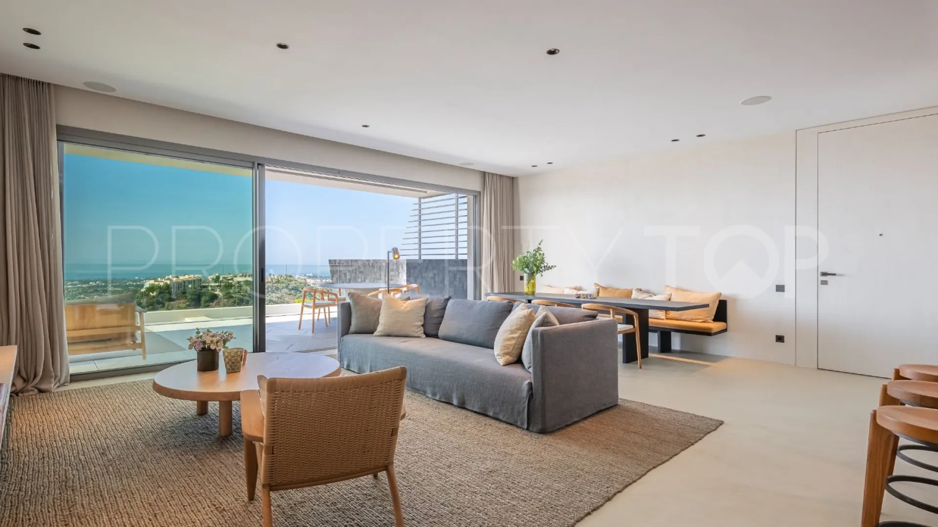 Byu Hills 3 bedrooms apartment for sale