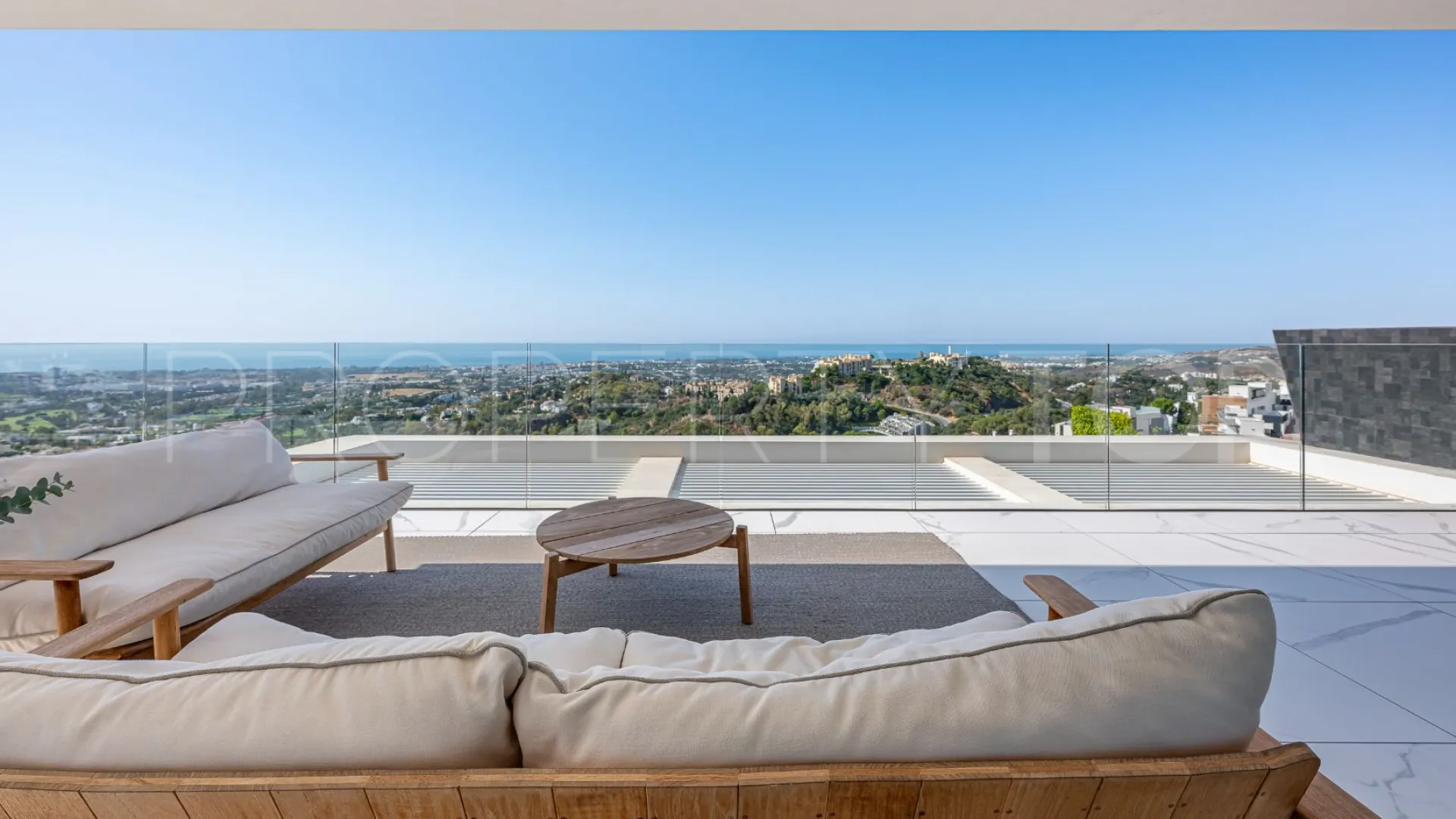 Byu Hills 3 bedrooms apartment for sale