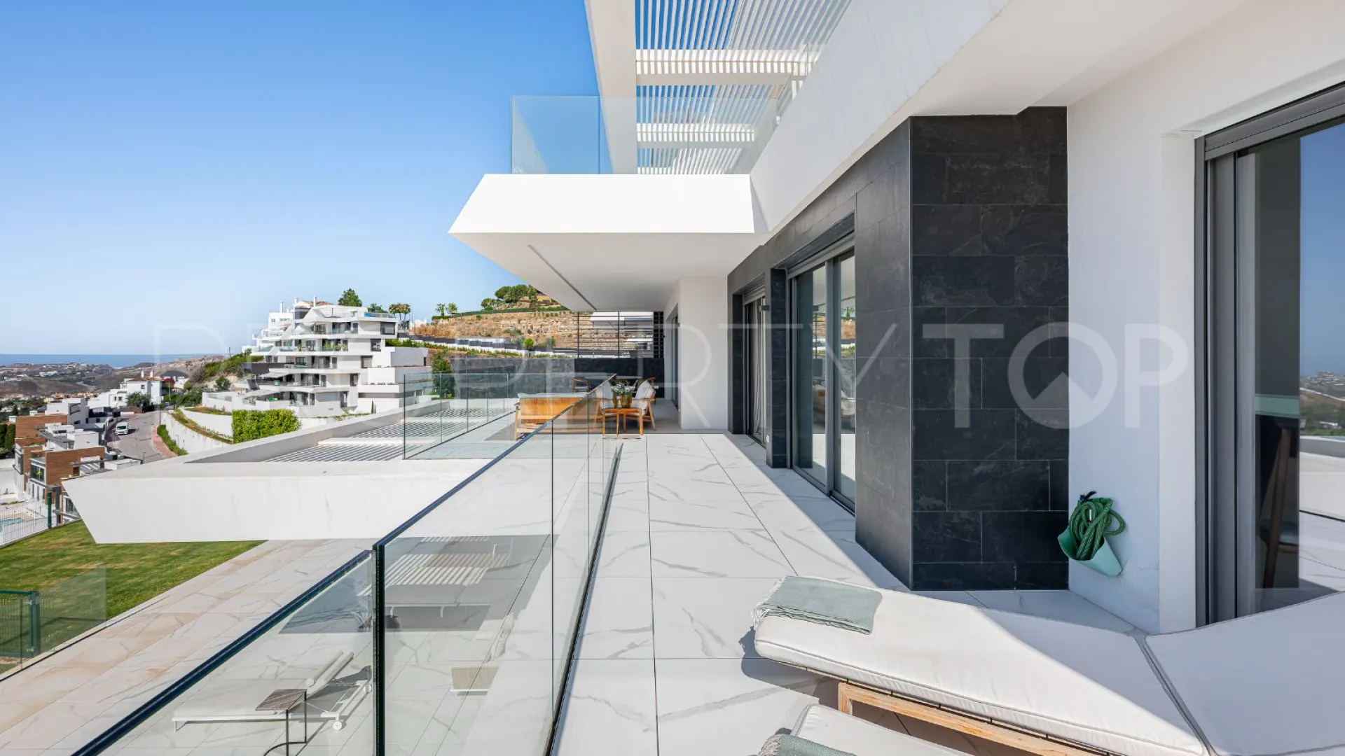 Byu Hills 3 bedrooms apartment for sale