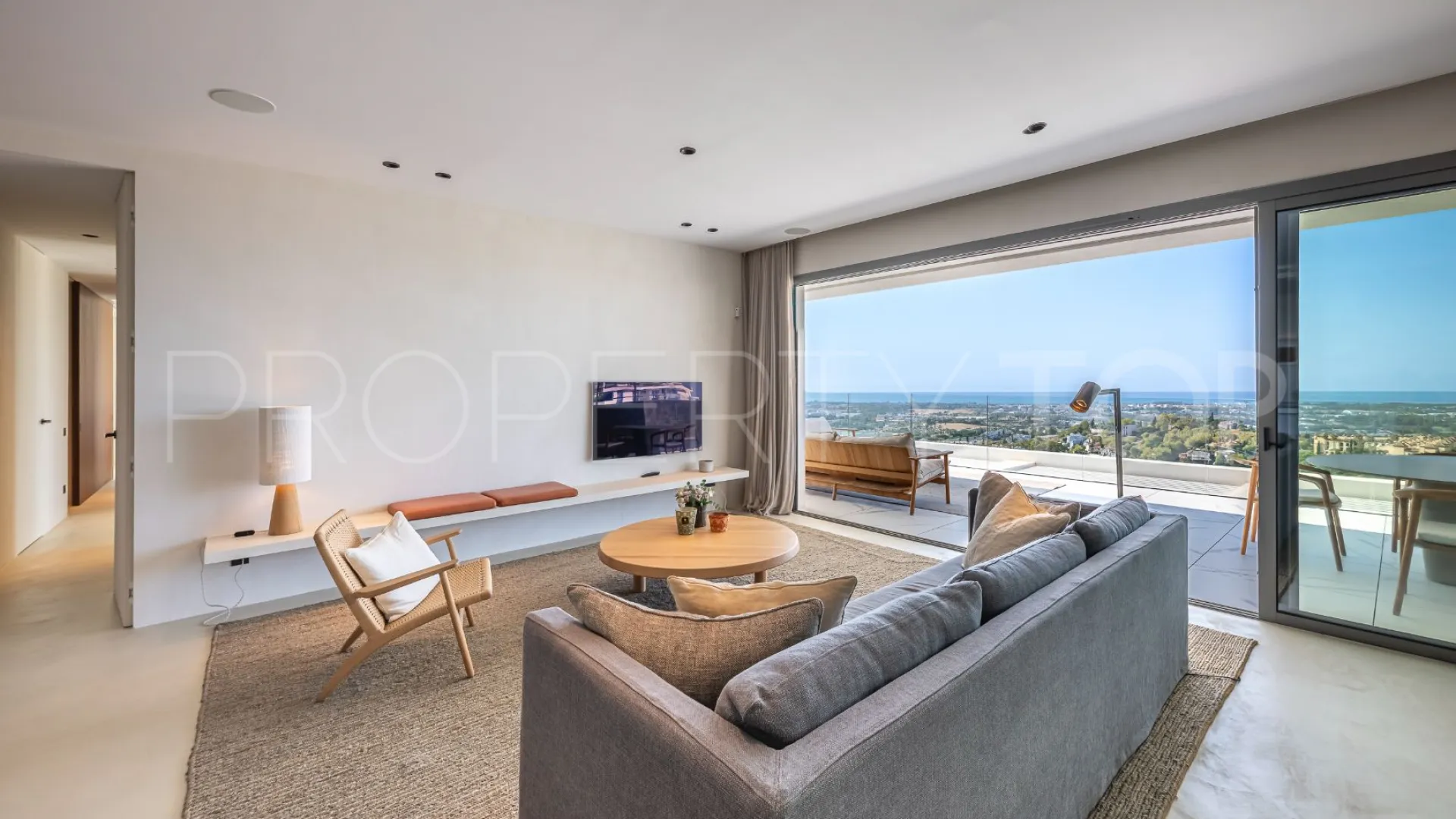 Byu Hills 3 bedrooms apartment for sale