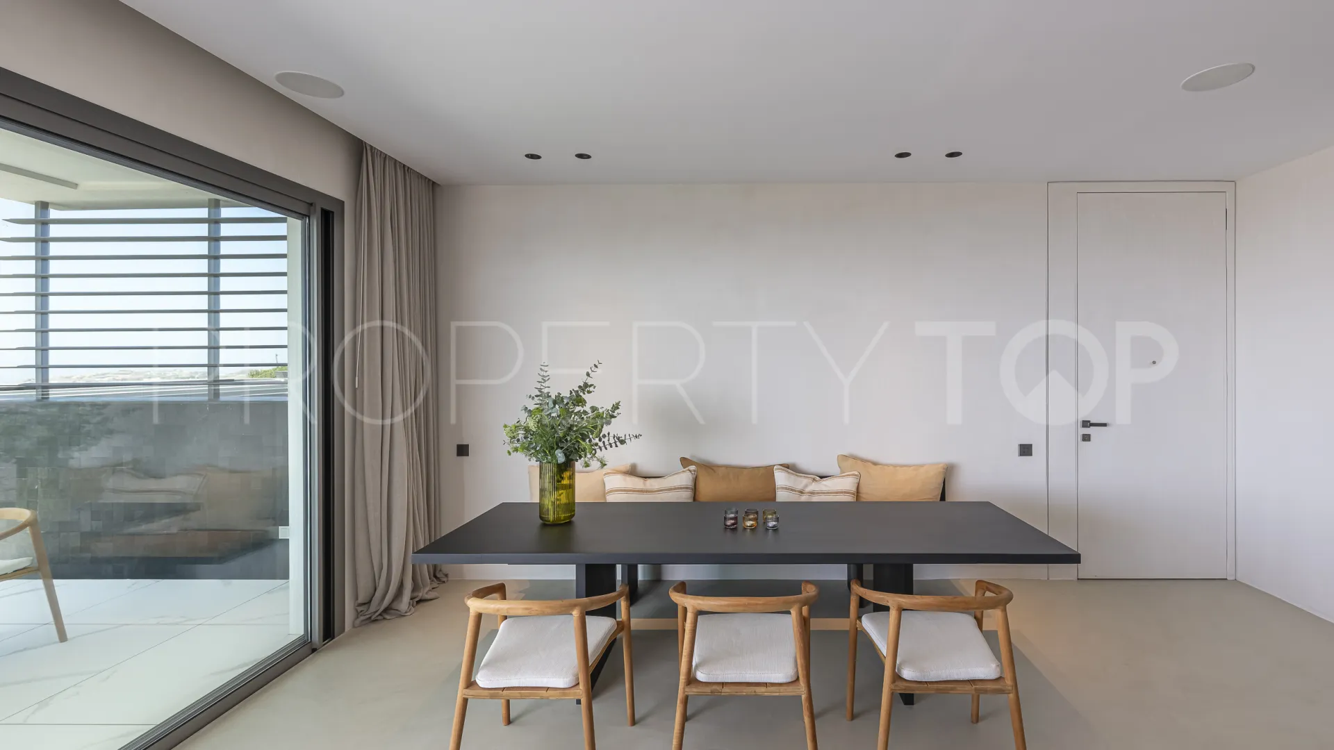 Byu Hills 3 bedrooms apartment for sale